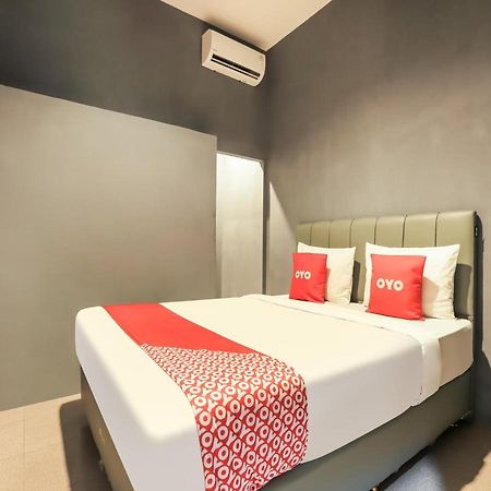 Oyo 3492 Mandala Residence Medan Esterno foto
