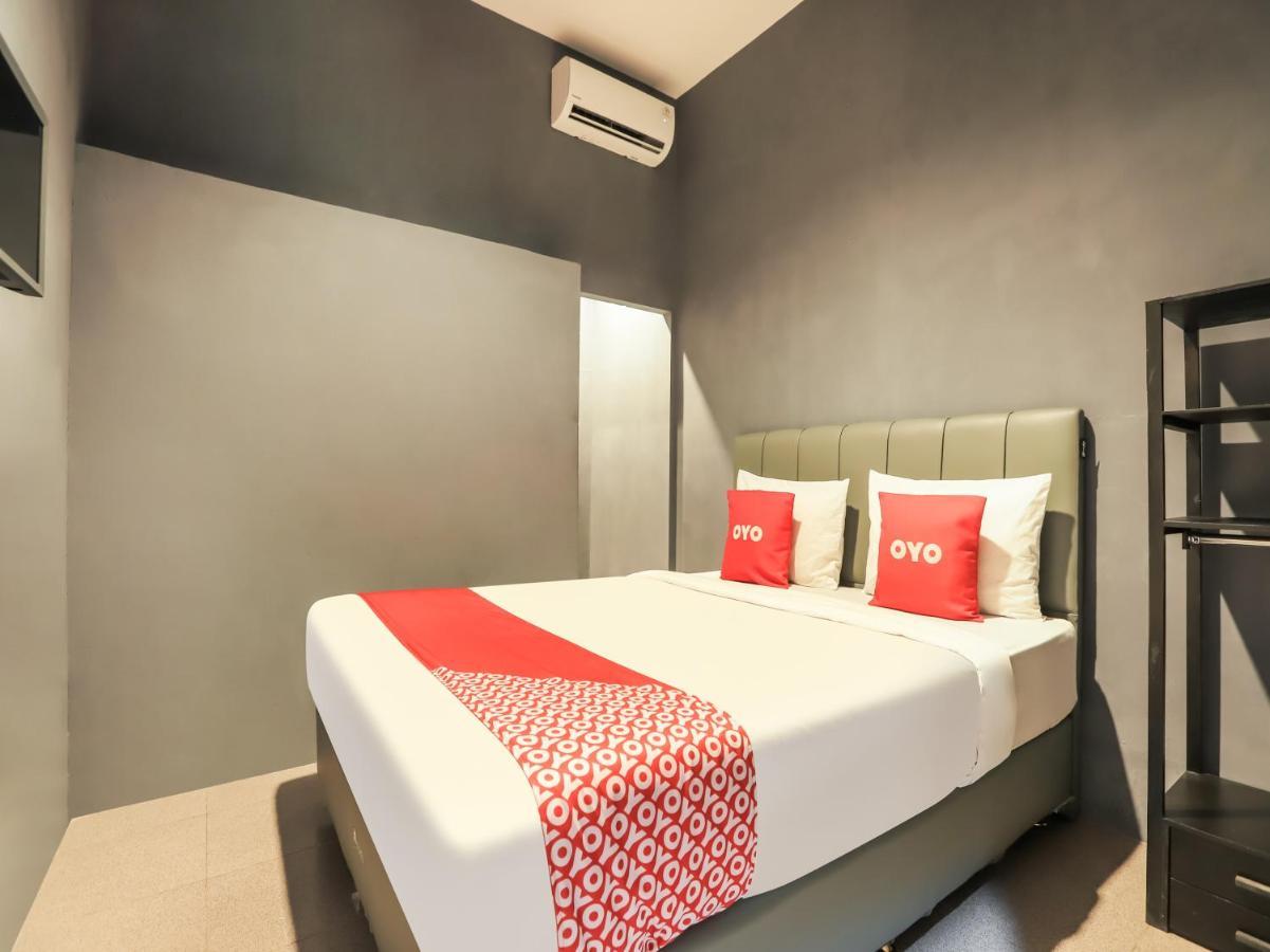 Oyo 3492 Mandala Residence Medan Esterno foto