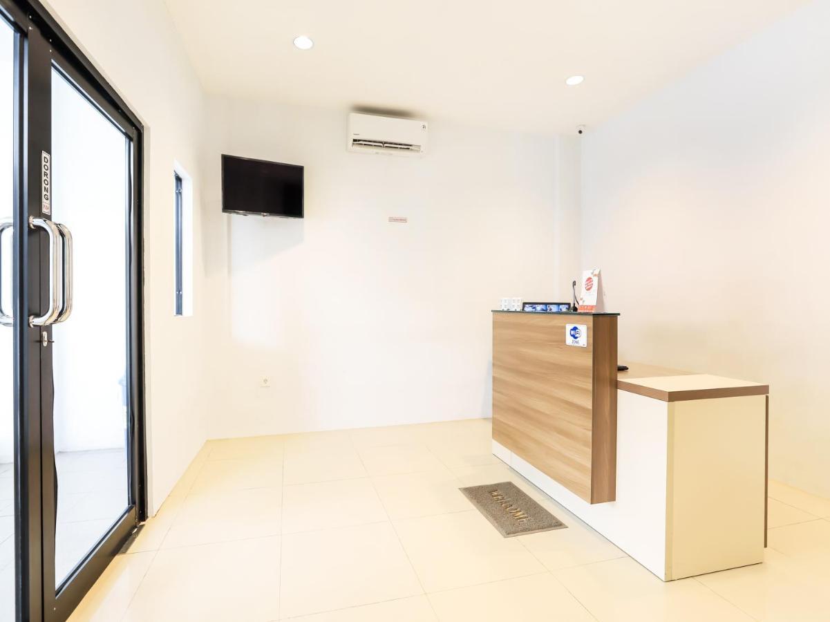 Oyo 3492 Mandala Residence Medan Esterno foto