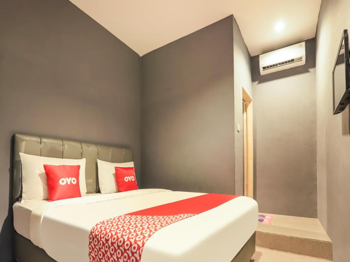 Oyo 3492 Mandala Residence Medan Esterno foto