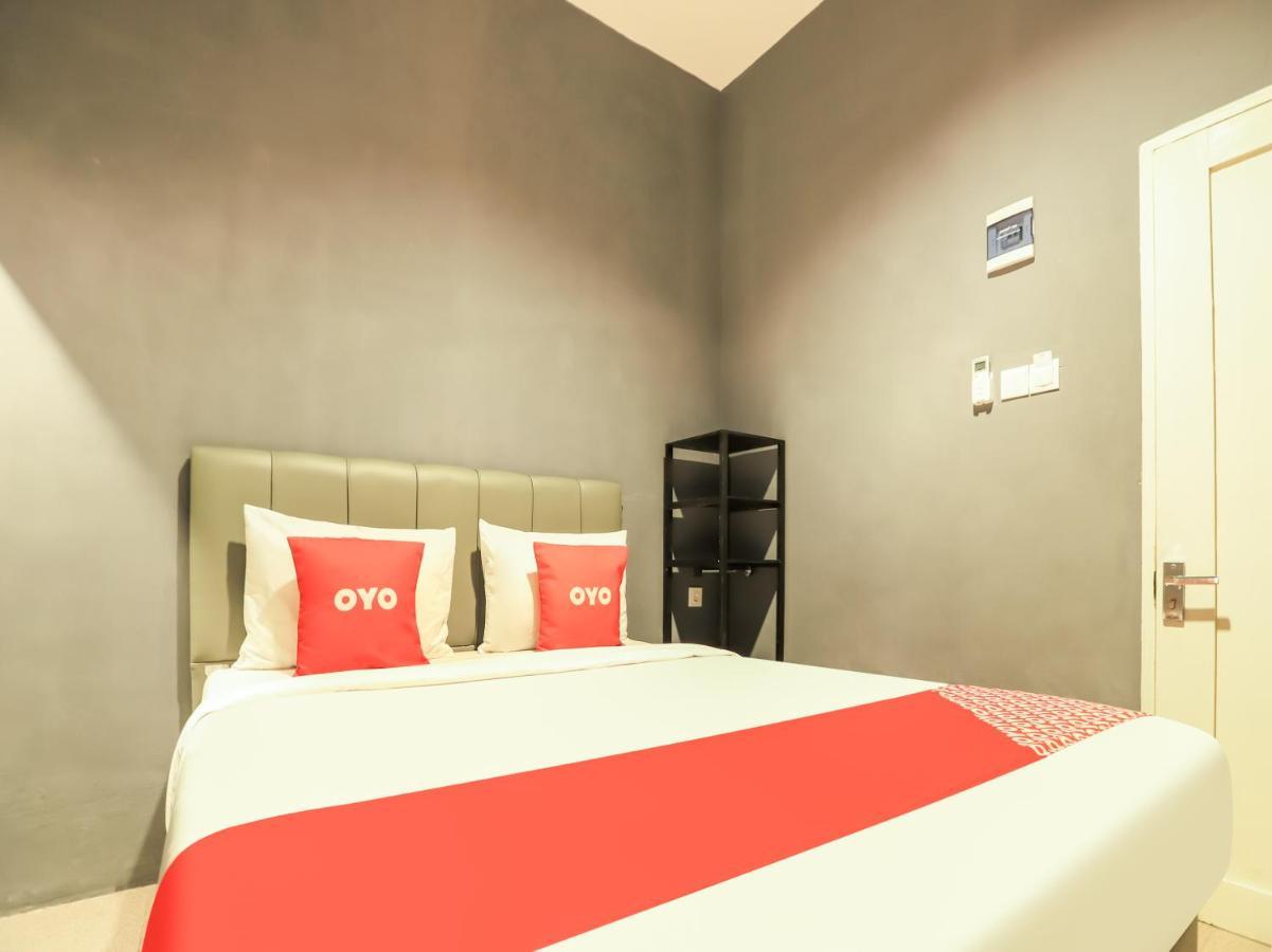 Oyo 3492 Mandala Residence Medan Esterno foto