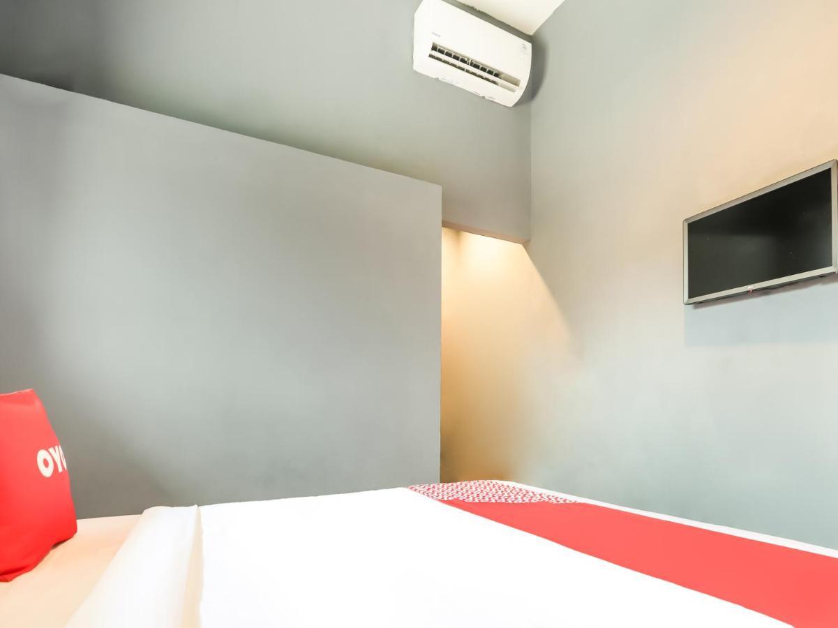 Oyo 3492 Mandala Residence Medan Esterno foto