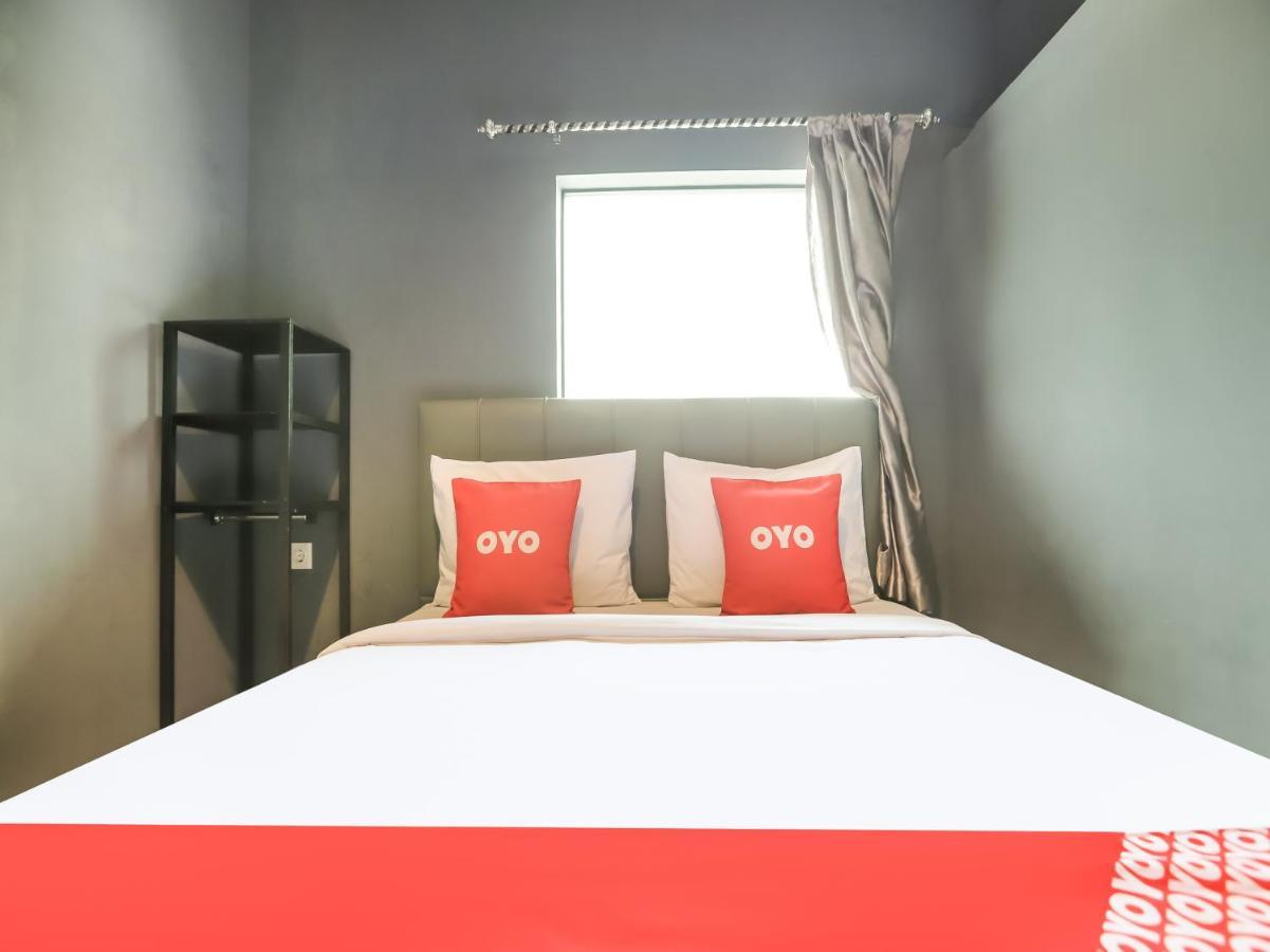 Oyo 3492 Mandala Residence Medan Esterno foto