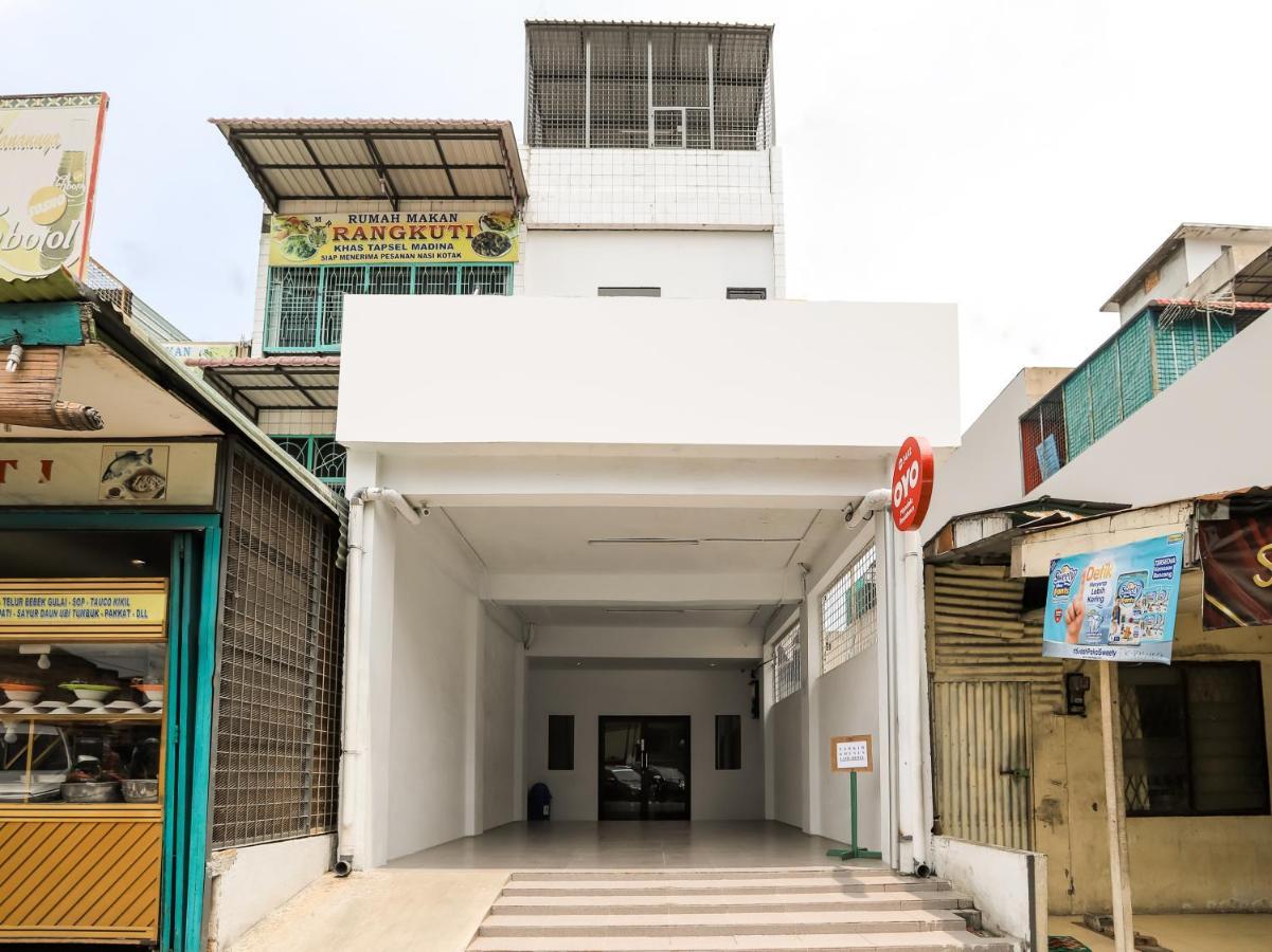Oyo 3492 Mandala Residence Medan Esterno foto