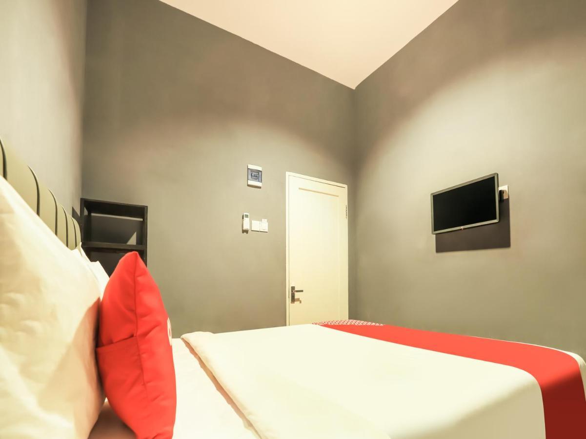 Oyo 3492 Mandala Residence Medan Esterno foto